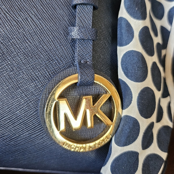 Michael Kors Saffiano Leather   Shoulder Bag With Silk Scarf! - Picture 3 of 15